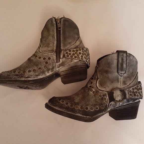 Circle G Leather Studded Western Booties - Picture 2 of 14